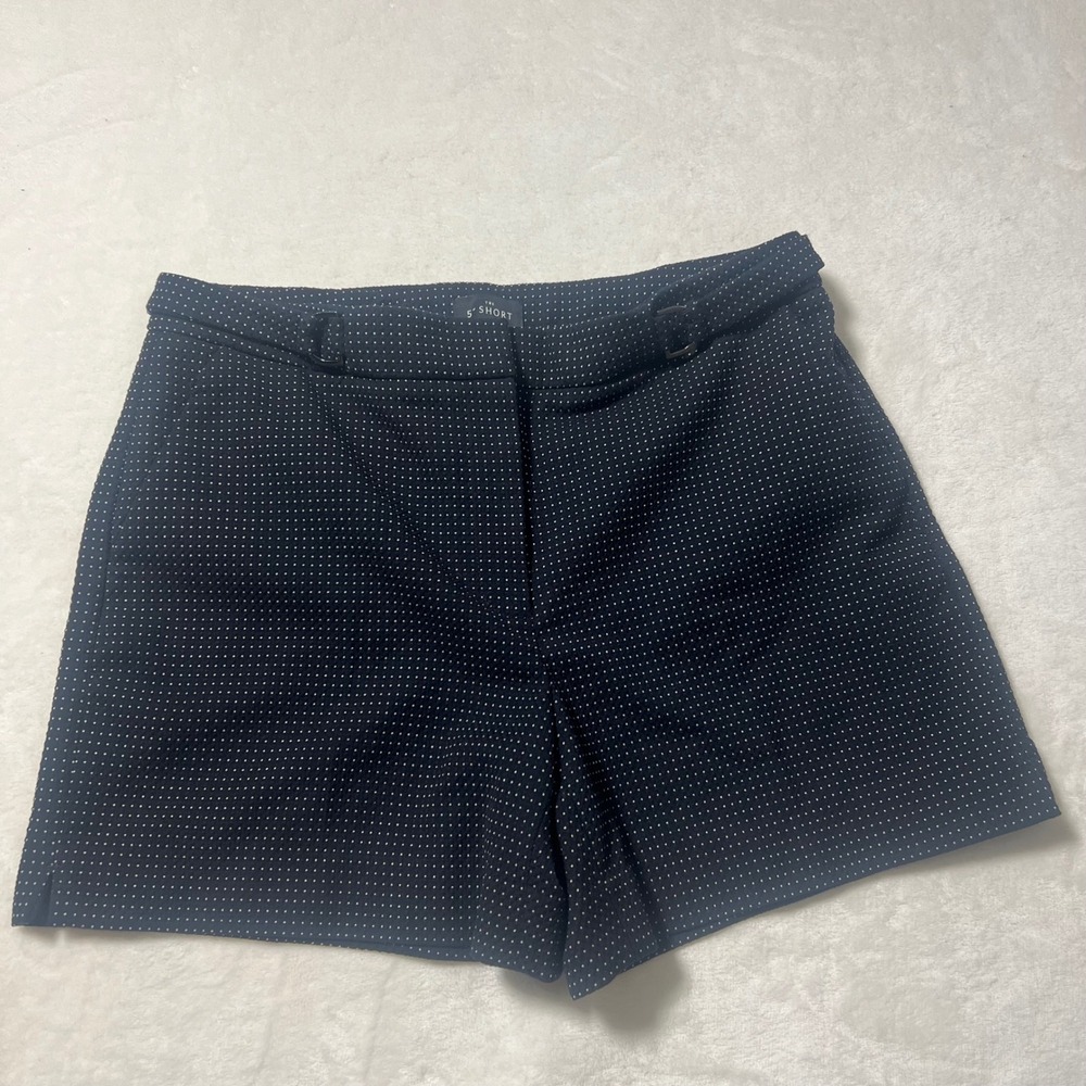 White House Black Market 5 Inch Short Black Ecru Pin Dot Size 8 Polka Dot Preppy